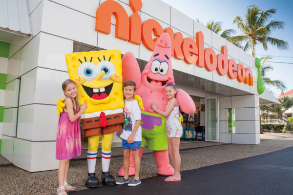 SW-Nickelodeon-Land-SpongeBob-Meet-Greet-001-sized